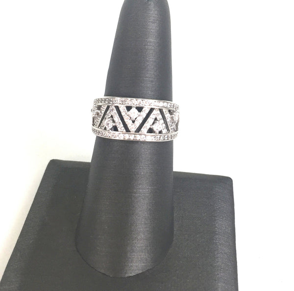 SPARKLING V BAND STERLING SILVER RING