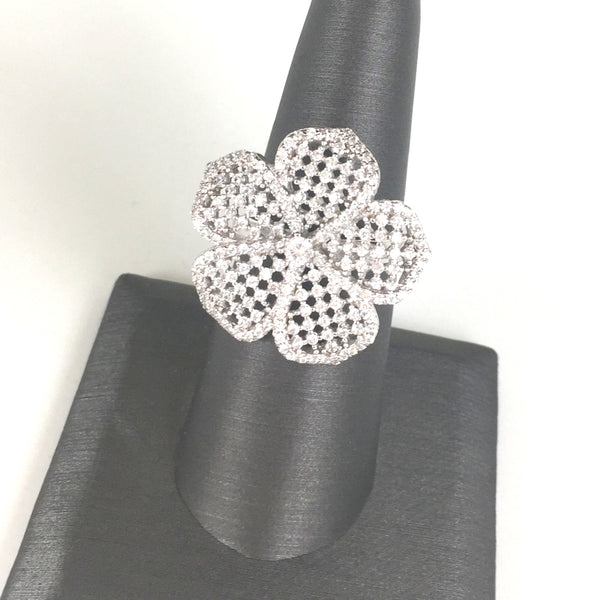 SPARKLING FLOWER STERLING SILVER RING