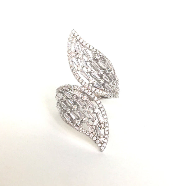 SPARKLING SPECTACULAR STERLING SILVER RING